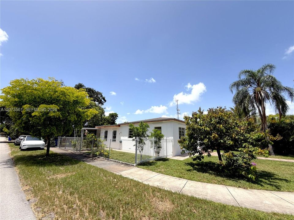 For Sale: $625,000 (3 beds, 2 baths, 1230 Square Feet)