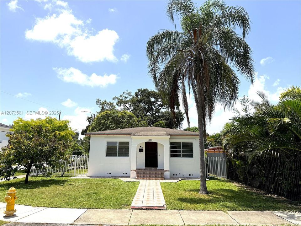 For Sale: $625,000 (3 beds, 2 baths, 1230 Square Feet)