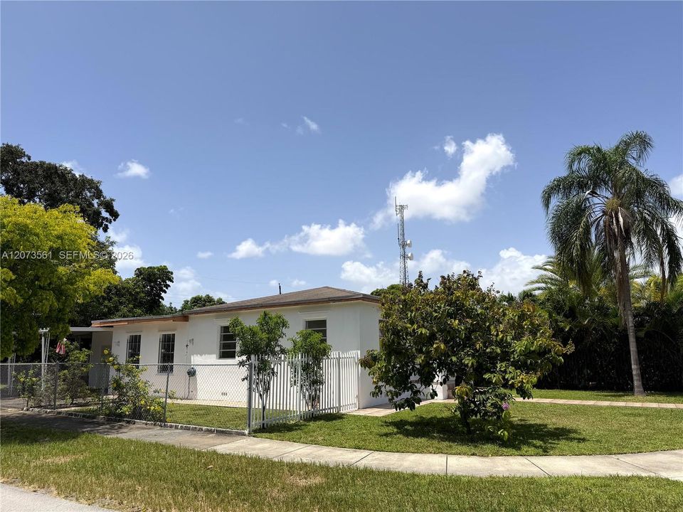 For Sale: $625,000 (3 beds, 2 baths, 1230 Square Feet)