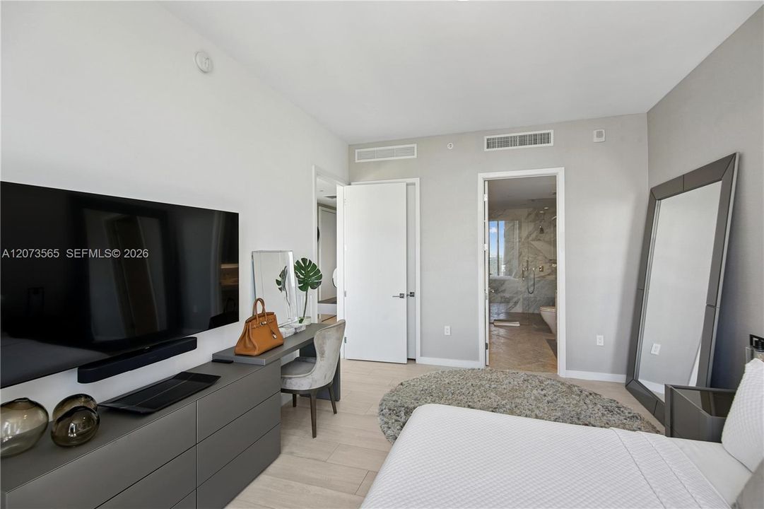 For Rent: $12,900 (2 beds, 2 baths, 1107 Square Feet)