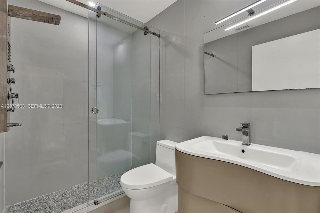 For Rent: $4,000 (2 beds, 2 baths, 1064 Square Feet)