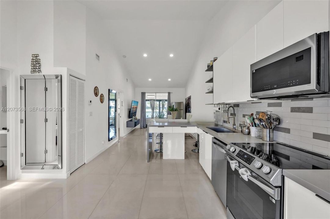 For Rent: $4,000 (2 beds, 2 baths, 1064 Square Feet)