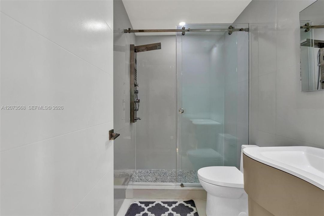 For Rent: $4,000 (2 beds, 2 baths, 1064 Square Feet)