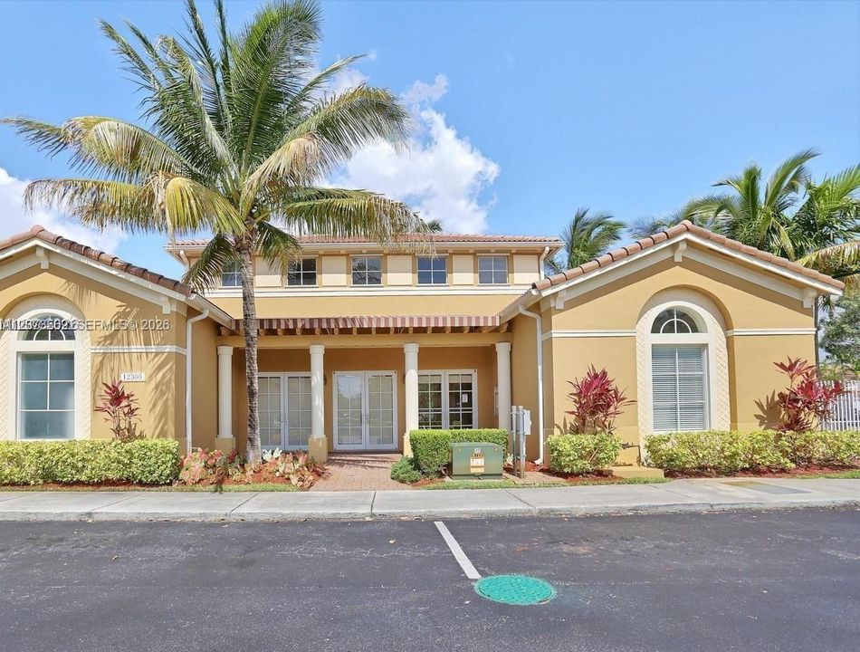 For Sale: $580,000 (3 beds, 2 baths, 1968 Square Feet)