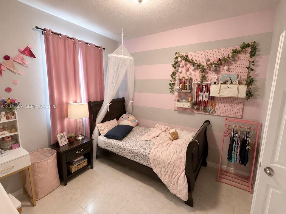 For Sale: $580,000 (3 beds, 2 baths, 1968 Square Feet)