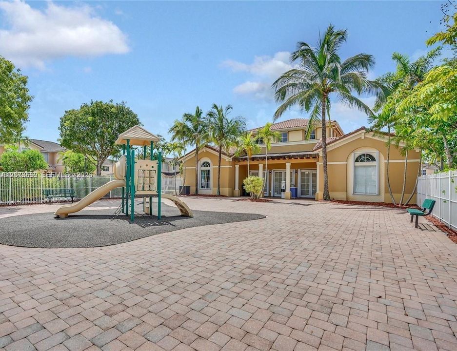 For Sale: $580,000 (3 beds, 2 baths, 1968 Square Feet)