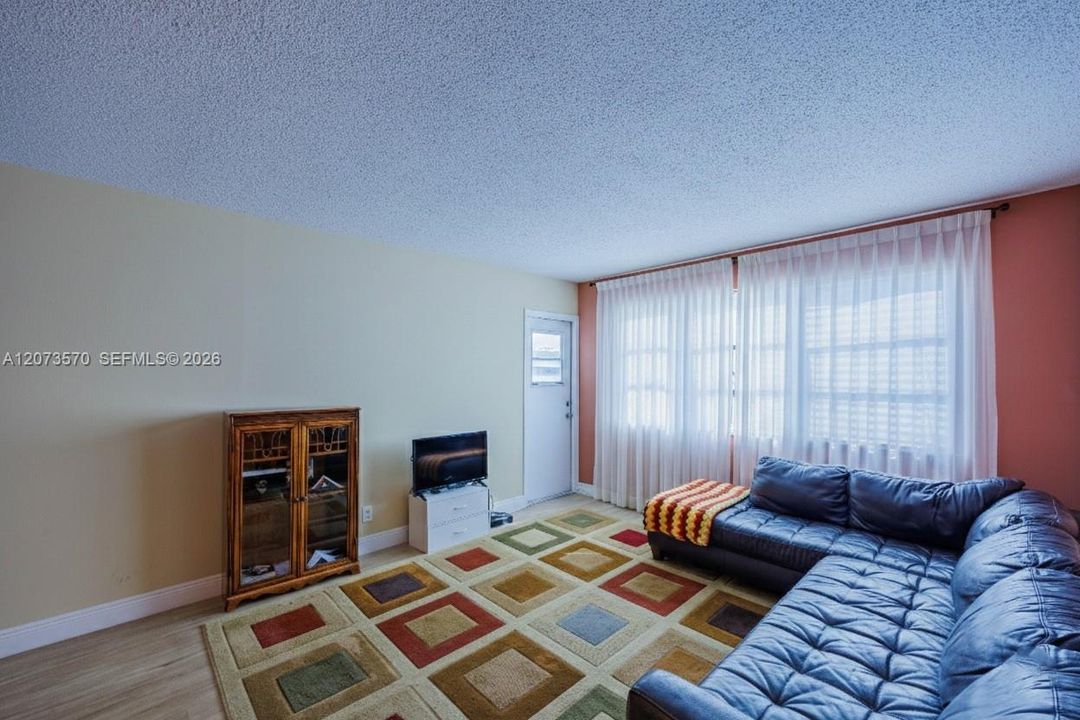 En Venta: $118,500 (1 camas, 1 baños, 727 Pies cuadrados)