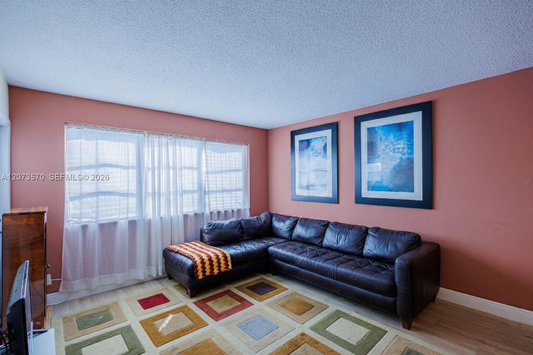 En Venta: $118,500 (1 camas, 1 baños, 727 Pies cuadrados)