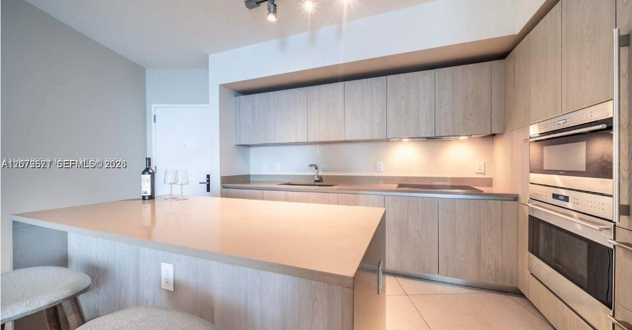 For Rent: $6,500 (1 beds, 1 baths, 852 Square Feet)