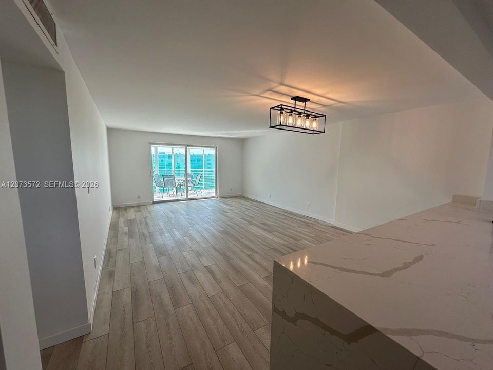 For Rent: $2,400 (2 beds, 2 baths, 1190 Square Feet)