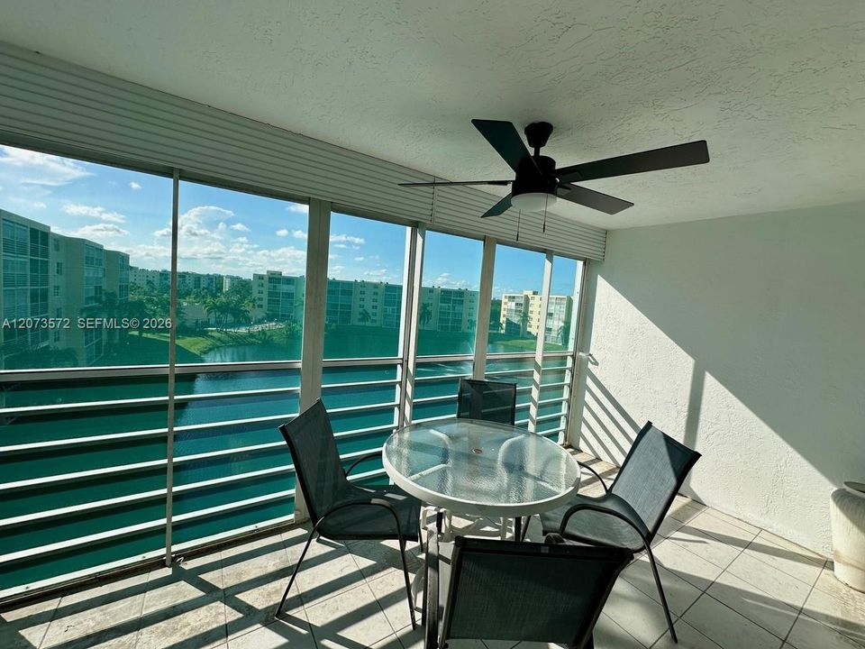 For Rent: $2,400 (2 beds, 2 baths, 1190 Square Feet)