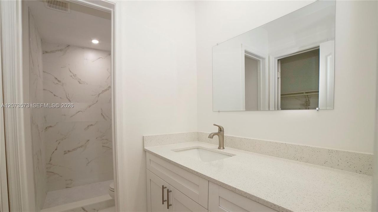В аренду: $2,150 (2 спален, 2 ванн, 1250 Квадратных фут)