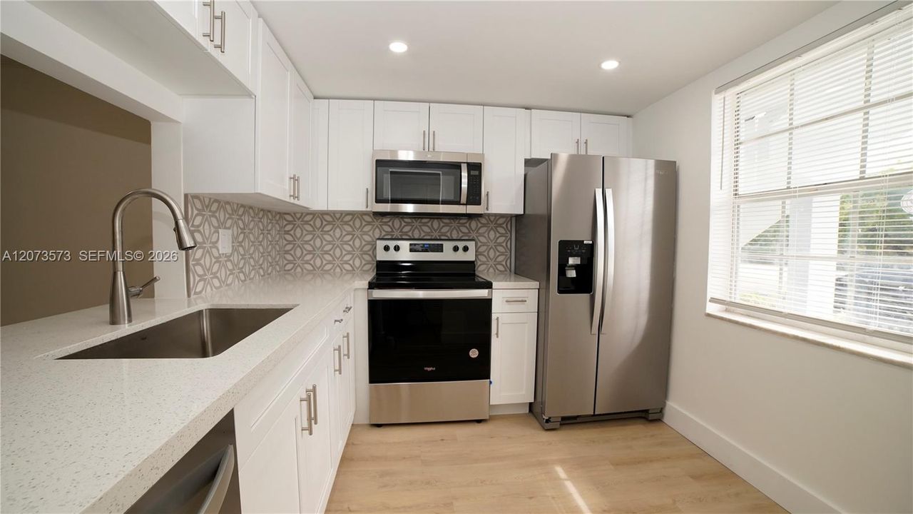 В аренду: $2,150 (2 спален, 2 ванн, 1250 Квадратных фут)