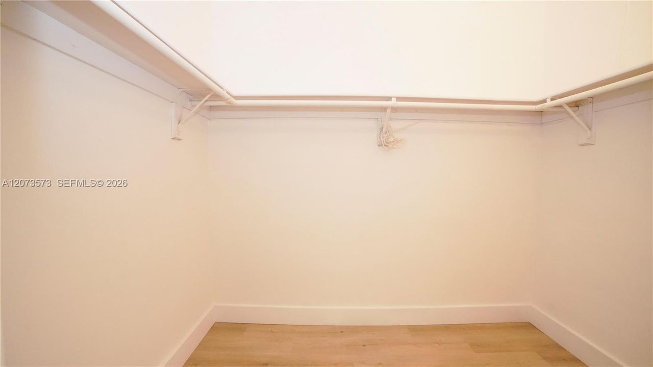 В аренду: $2,150 (2 спален, 2 ванн, 1250 Квадратных фут)