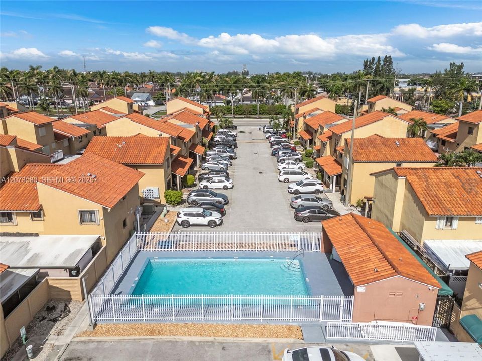 For Rent: $2,500 (3 beds, 2 baths, 972 Square Feet)