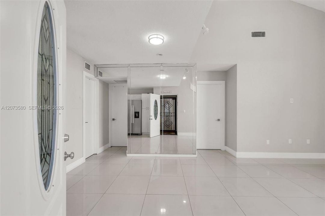 For Rent: $2,500 (3 beds, 2 baths, 972 Square Feet)