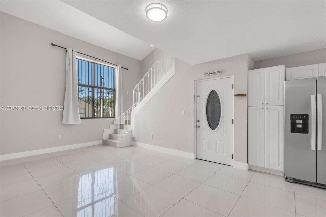For Rent: $2,500 (3 beds, 2 baths, 972 Square Feet)
