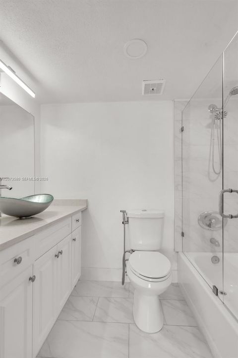 For Rent: $2,500 (3 beds, 2 baths, 972 Square Feet)