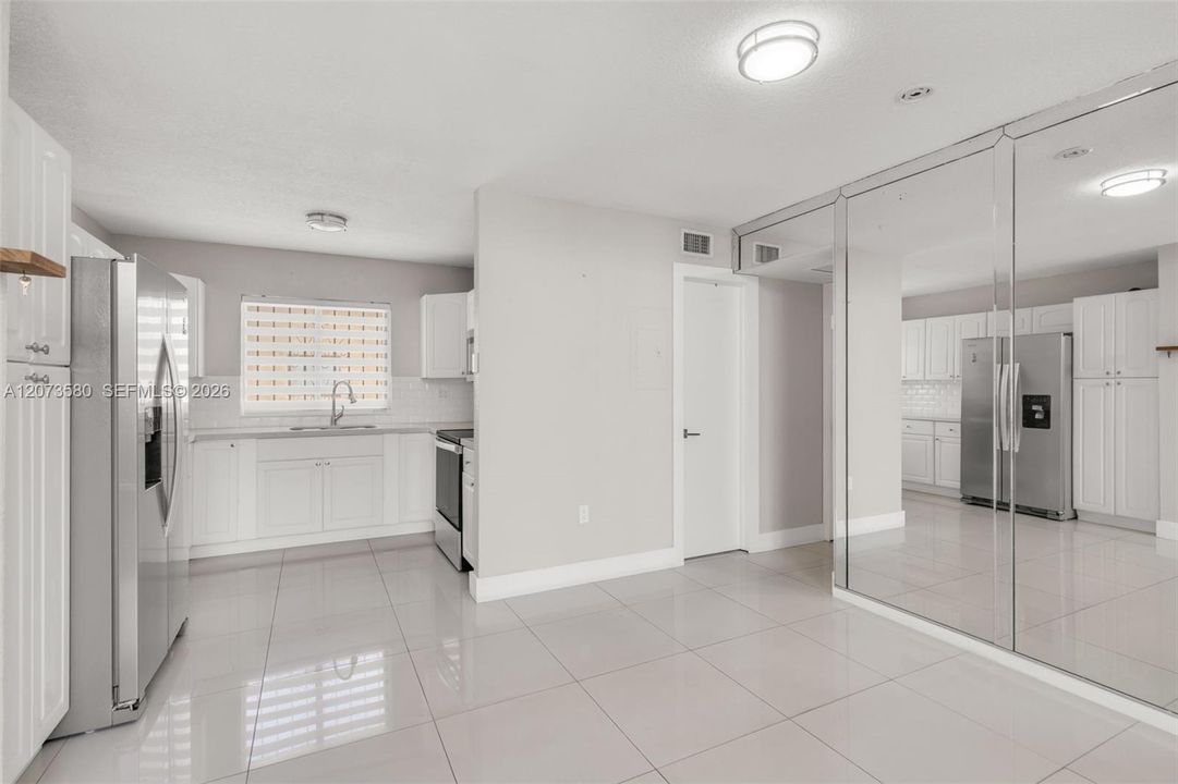 For Rent: $2,500 (3 beds, 2 baths, 972 Square Feet)