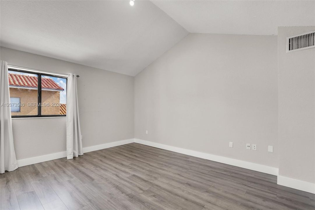 For Rent: $2,500 (3 beds, 2 baths, 972 Square Feet)