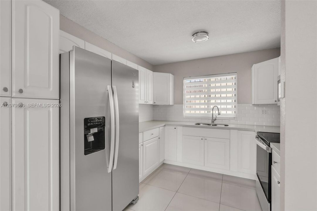 For Rent: $2,500 (3 beds, 2 baths, 972 Square Feet)