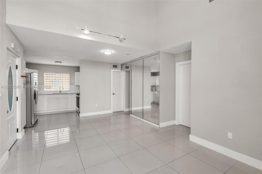 For Rent: $2,500 (3 beds, 2 baths, 972 Square Feet)