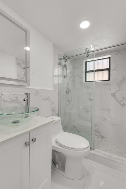 For Rent: $2,500 (3 beds, 2 baths, 972 Square Feet)