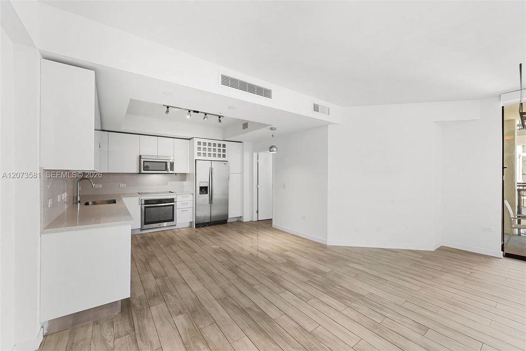 For Rent: $3,200 (1 beds, 1 baths, 760 Square Feet)