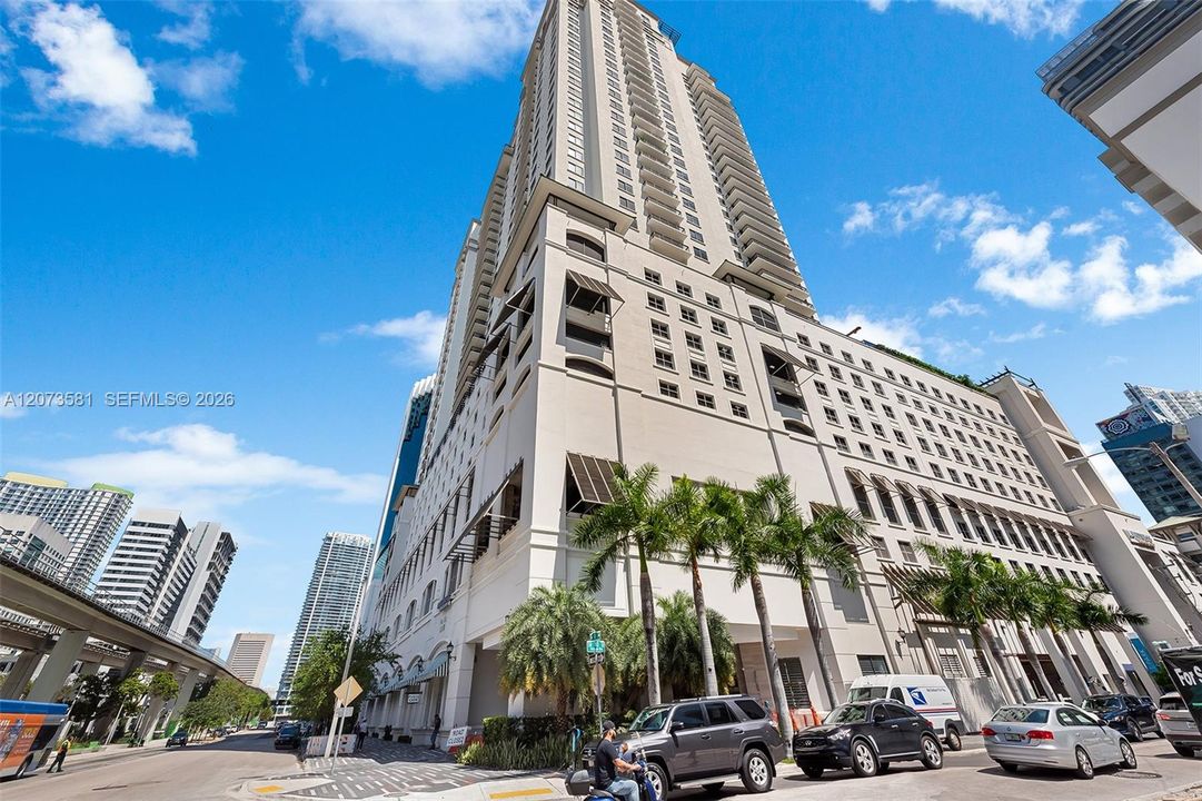 For Rent: $3,200 (1 beds, 1 baths, 760 Square Feet)