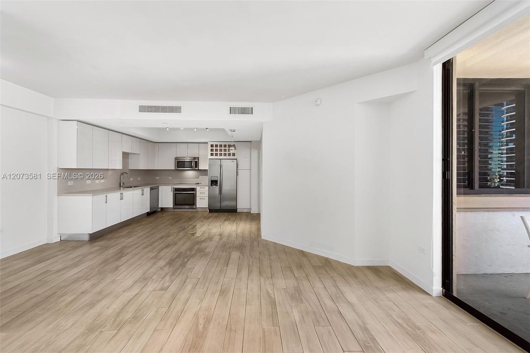 For Rent: $3,200 (1 beds, 1 baths, 760 Square Feet)