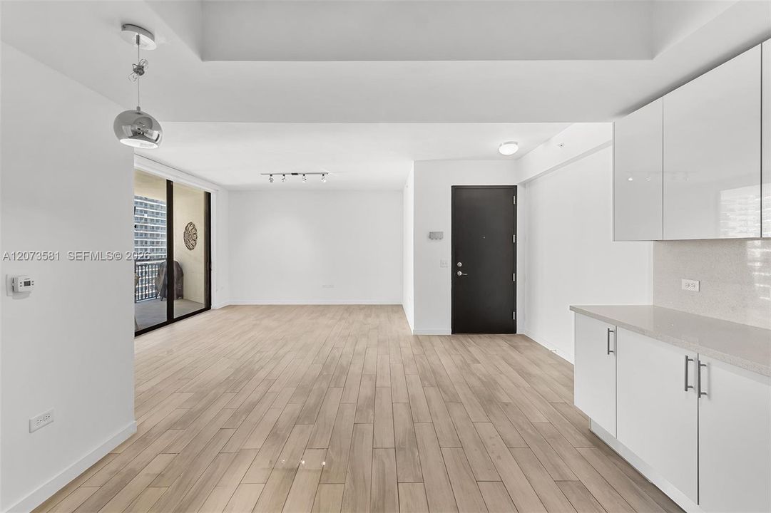 For Rent: $3,200 (1 beds, 1 baths, 760 Square Feet)