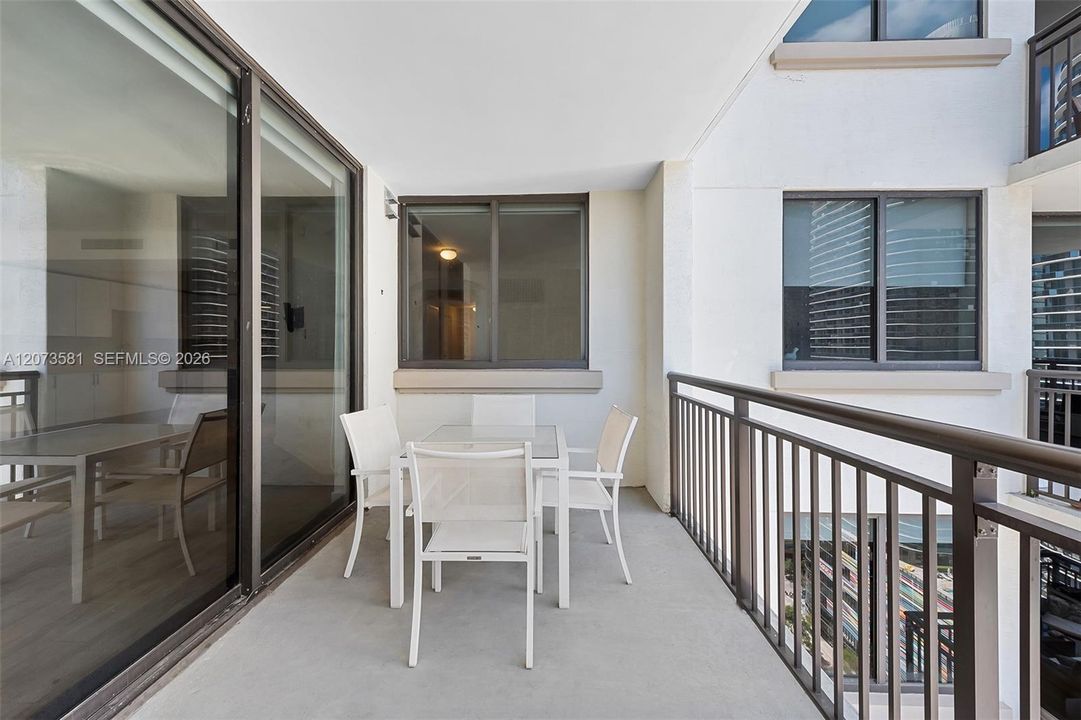 For Rent: $3,200 (1 beds, 1 baths, 760 Square Feet)