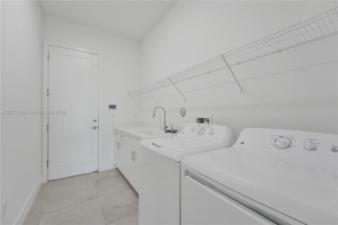 В аренду: $12,000 (5 спален, 5 ванн, 3344 Квадратных фут)