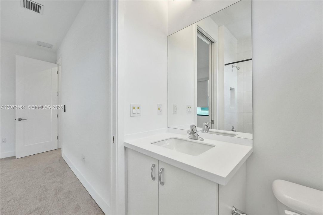 В аренду: $12,000 (5 спален, 5 ванн, 3344 Квадратных фут)