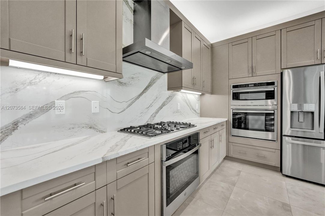 В аренду: $12,000 (5 спален, 5 ванн, 3344 Квадратных фут)
