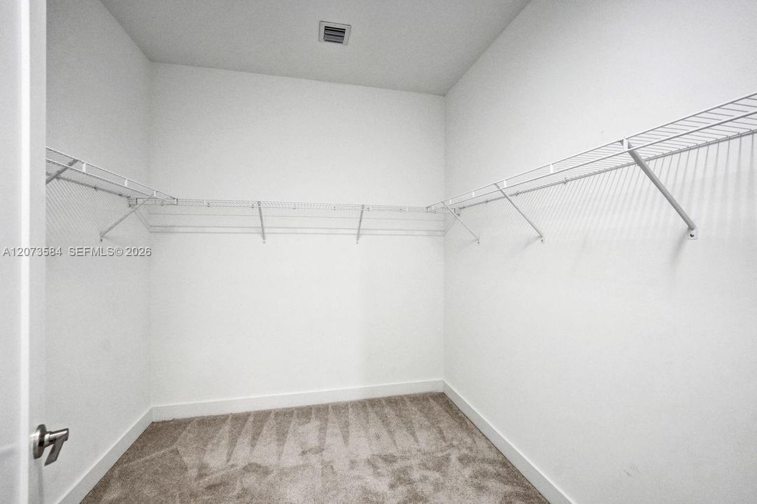 В аренду: $12,000 (5 спален, 5 ванн, 3344 Квадратных фут)