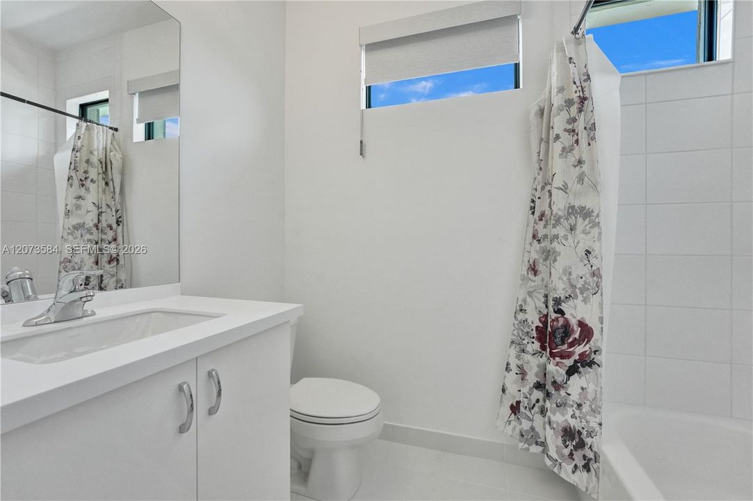 В аренду: $12,000 (5 спален, 5 ванн, 3344 Квадратных фут)
