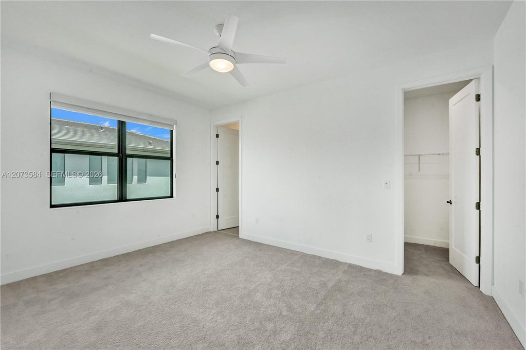 В аренду: $12,000 (5 спален, 5 ванн, 3344 Квадратных фут)