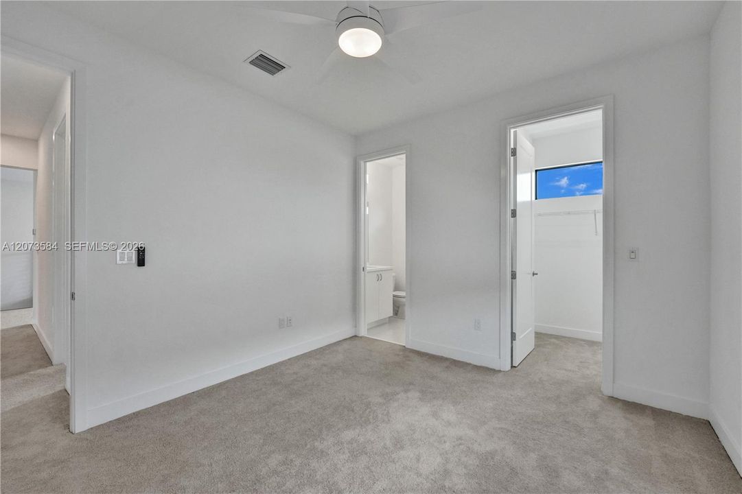В аренду: $12,000 (5 спален, 5 ванн, 3344 Квадратных фут)