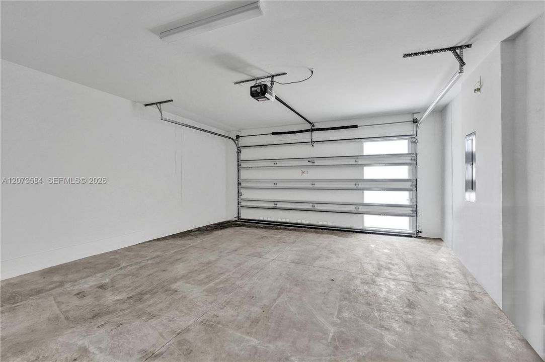 В аренду: $12,000 (5 спален, 5 ванн, 3344 Квадратных фут)