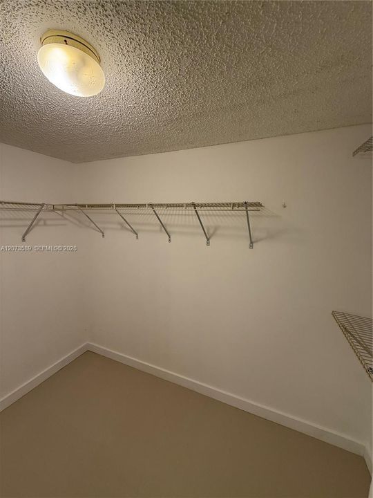 На продажу: $153,000 (2 спален, 2 ванн, 1000 Квадратных фут)