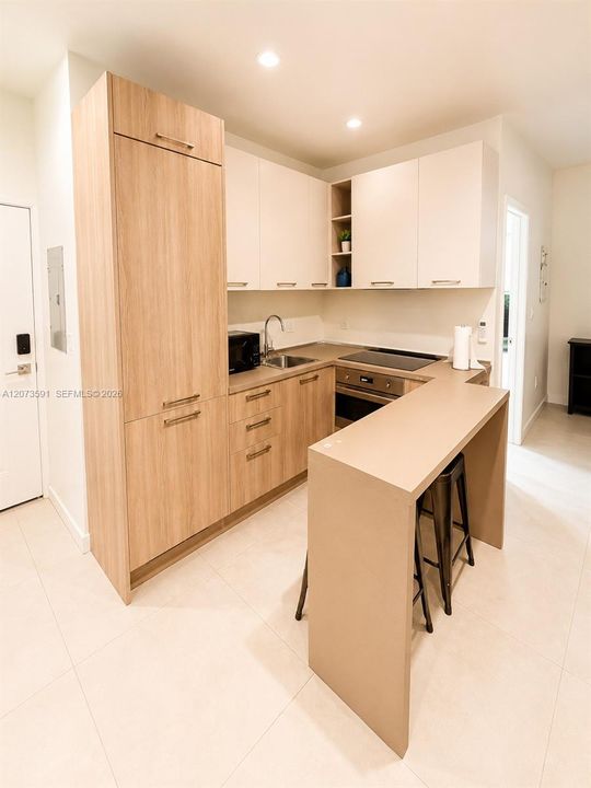 В аренду: $1,900 (0 спален, 1 ванн, 400 Квадратных фут)