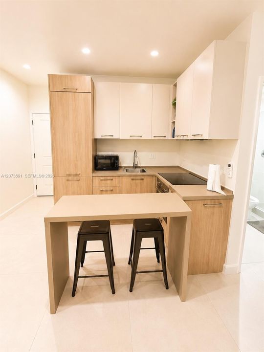 В аренду: $1,900 (0 спален, 1 ванн, 400 Квадратных фут)