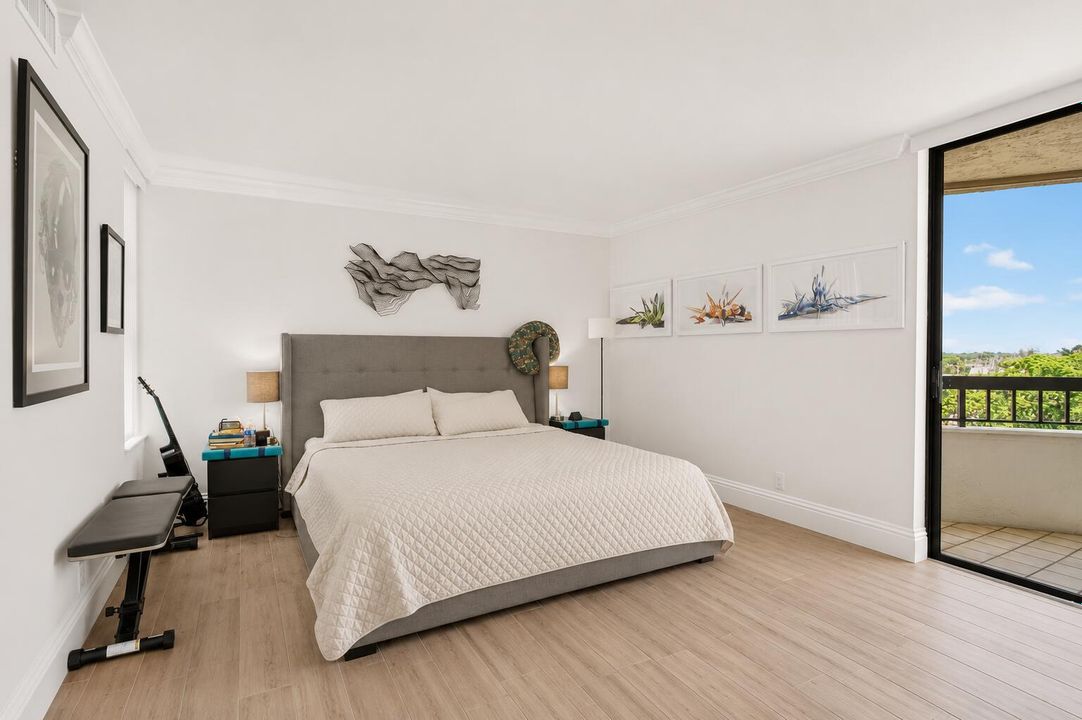 Master Bedroom w/King Size Bed