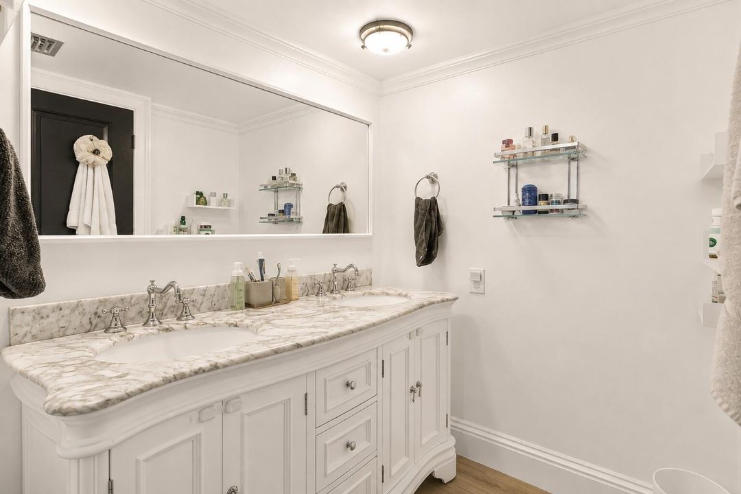 Dual Vanity Master Bath