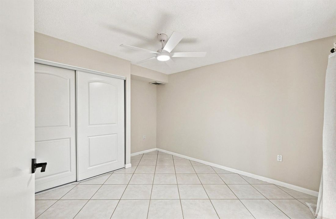 27_bedroom