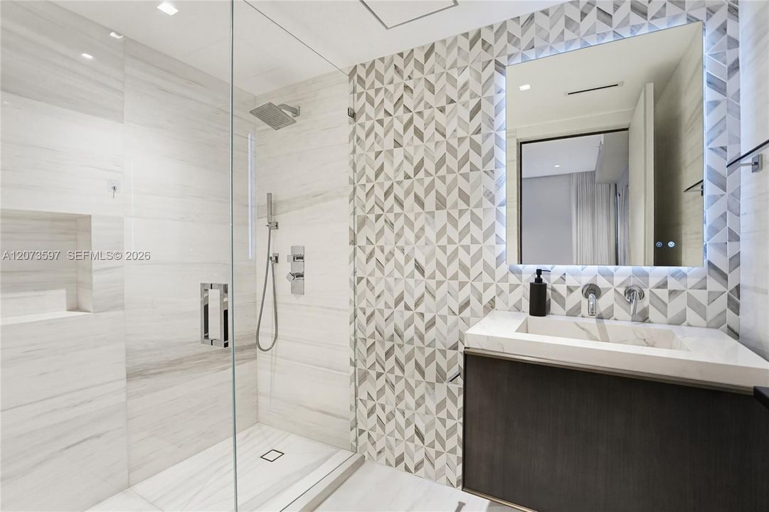 For Rent: $24,000 (3 beds, 3 baths, 1725 Square Feet)