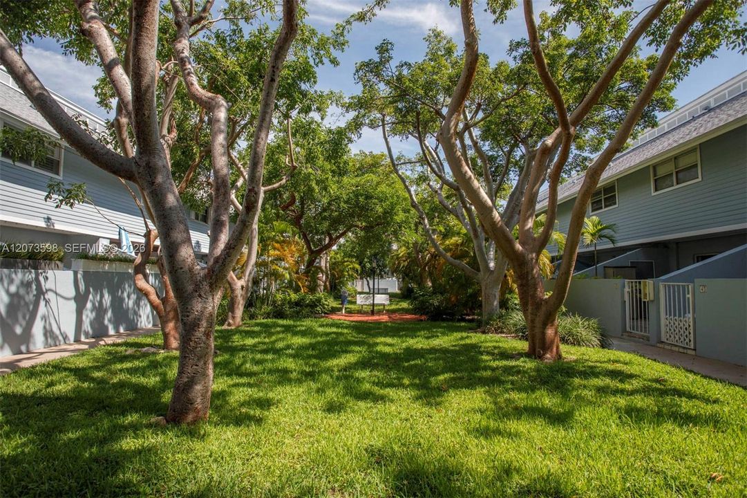 For Rent: $4,450 (2 beds, 1 baths, 875 Square Feet)