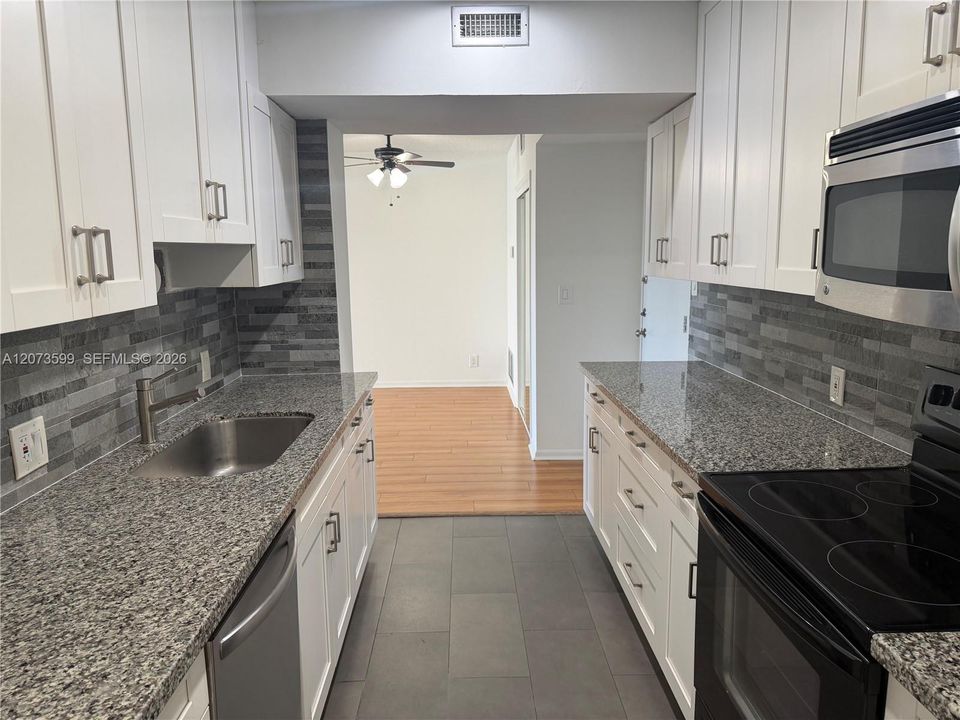 For Rent: $1,790 (1 beds, 1 baths, 844 Square Feet)