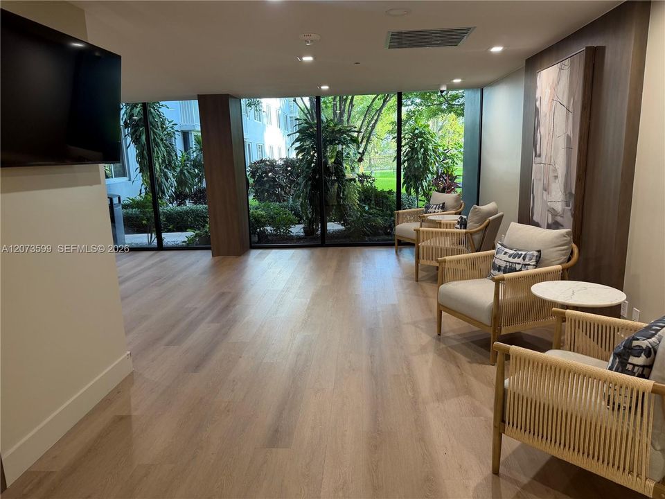 For Rent: $1,790 (1 beds, 1 baths, 844 Square Feet)